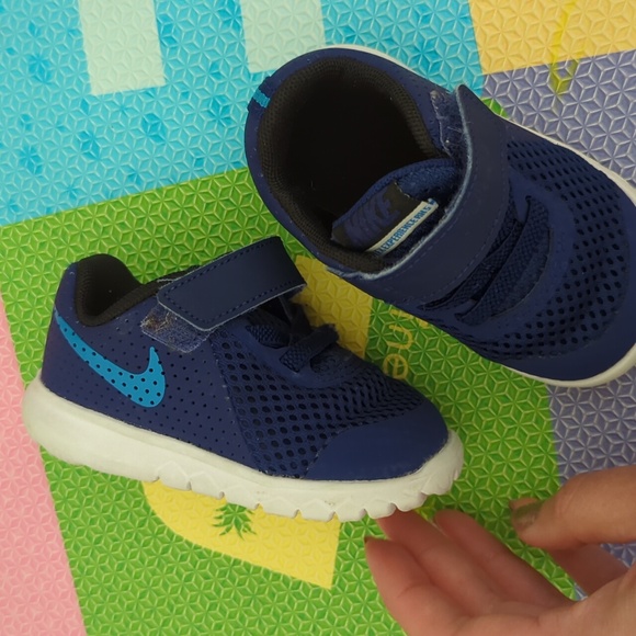 Nike Infant Blue Athletic Shoes - Picture 3 of 3